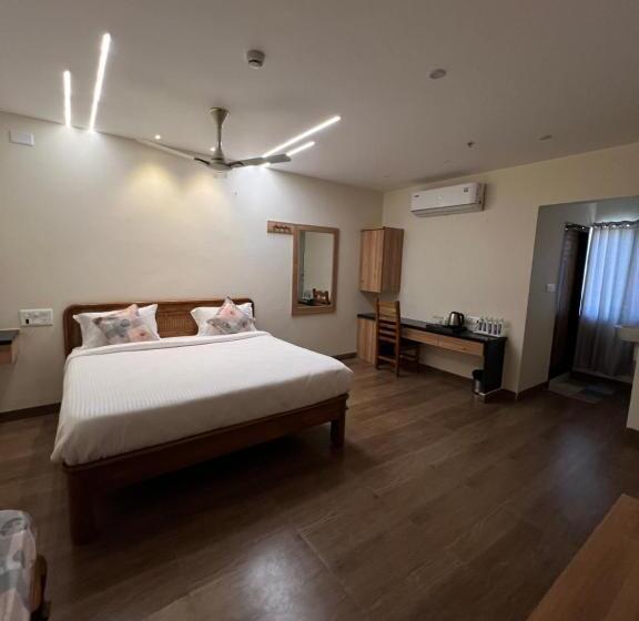 Suite, Gokulam Grand