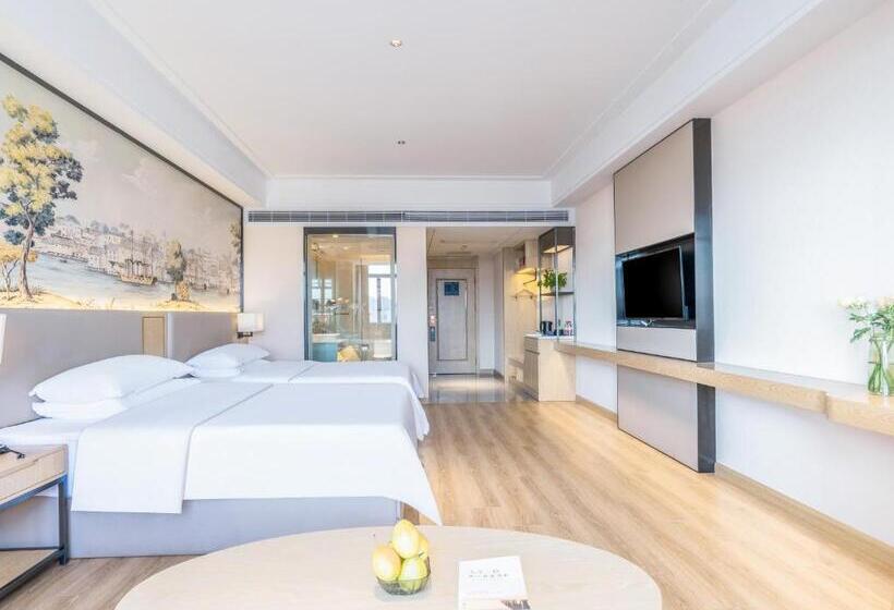 Номер Deluxe, Country Inn & Suite By Radisson, Guiping Xishan