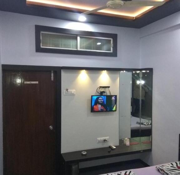 Номер Deluxe, J K And Restaurant