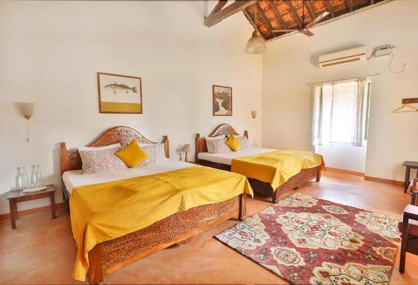 Семейный Номер, Caju Grove   The Big Yellow Goan House