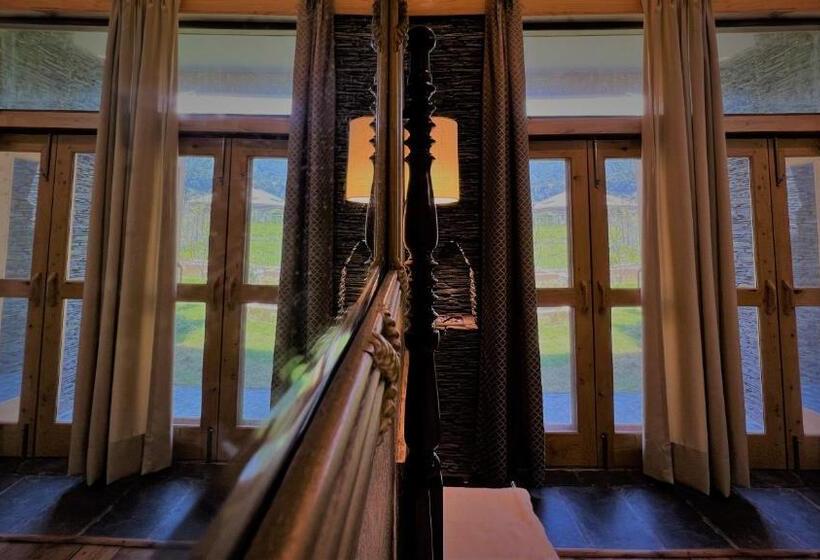 디럭스 룸, Osho Himalayas Meditation Resort