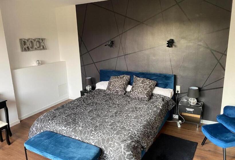 Номер Стандарт, La Fermette   Chambre Rock! De 45m2 Avec Lit King Size Proche D Arras