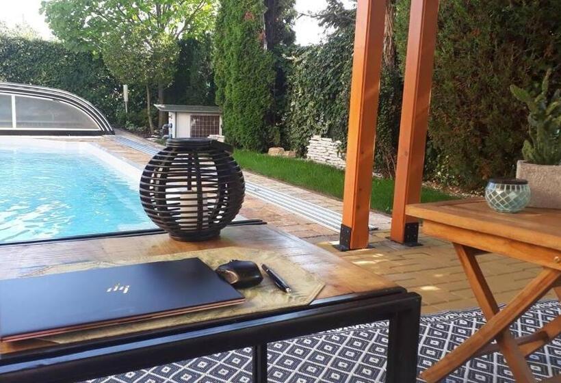 디럭스 룸 킹사이즈 침대, Canadian Style House With 3d Effect Pool