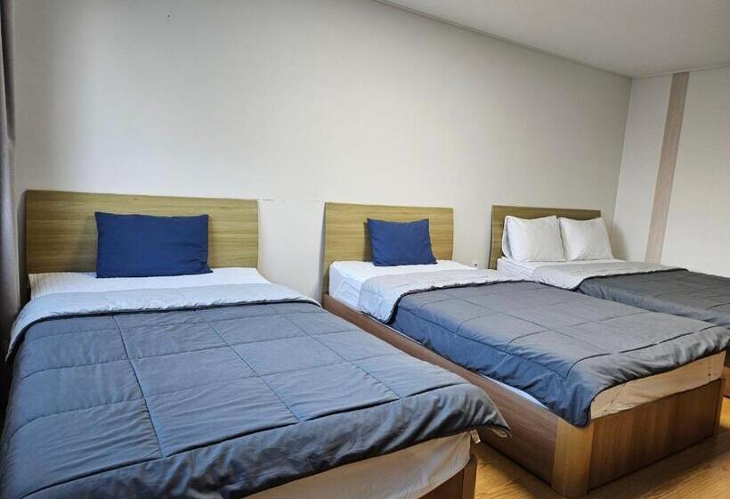 디럭스 트리플 룸, Samda Hostel