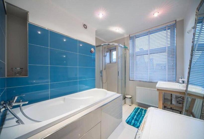 اتاق استاندارد چهار تخته, Central Luxury Apartments