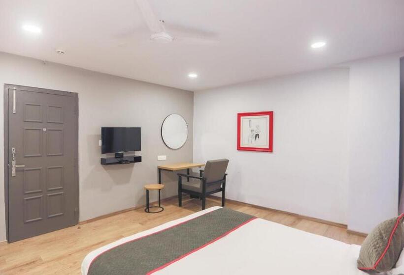 Номер Стандарт, Super Oyo Townhouse 143 Hotel Royal Garden Park Street Mullick Bazar Crossing