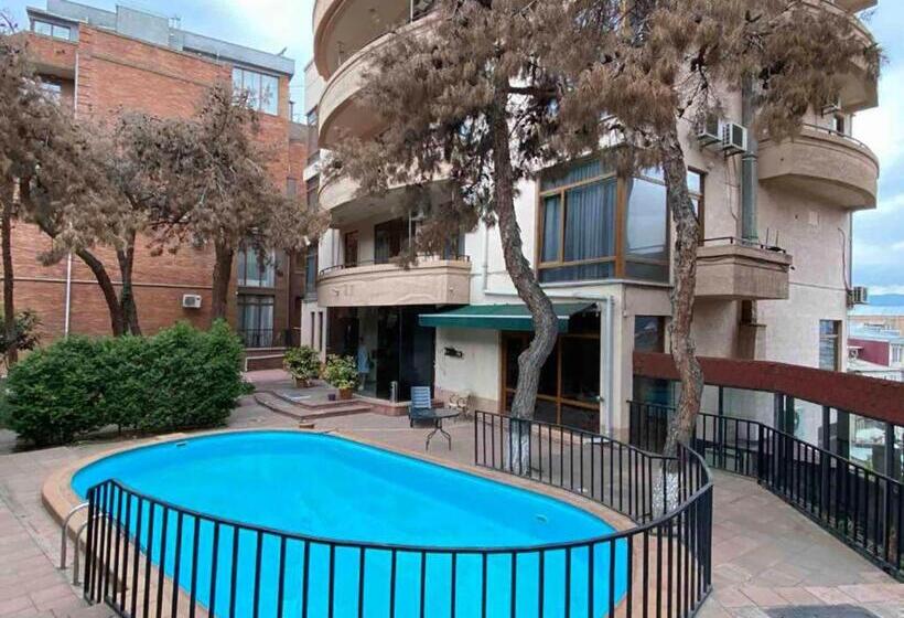 اتاق استاندارد سه نفره, Betssy S Mtatsminda View