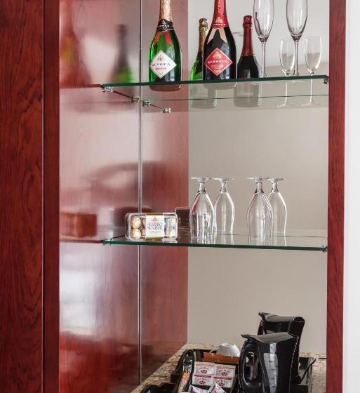 اتاق لوکس با چشم‌انداز دریاچه, Flamingo Villas Boutique