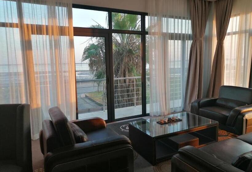 Suite with lake view, Flamingo Villas Boutique