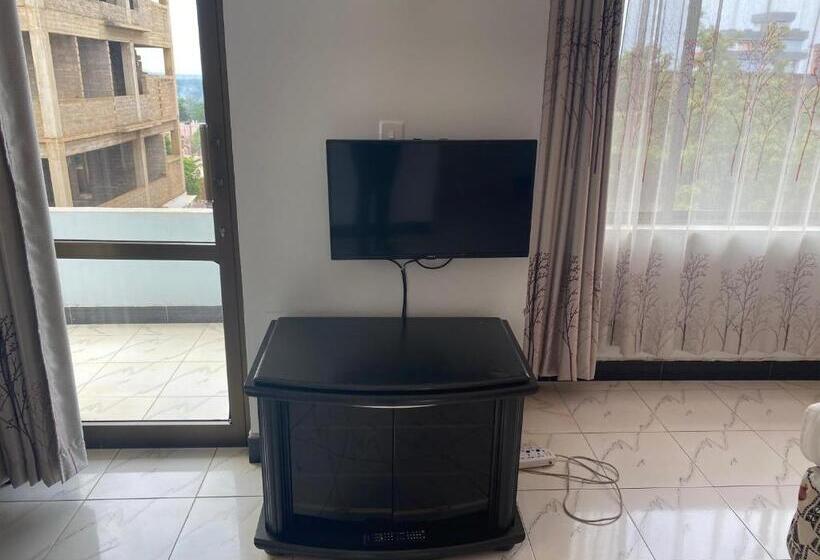 اتاق اکونومی یک تخته, Panama Inn