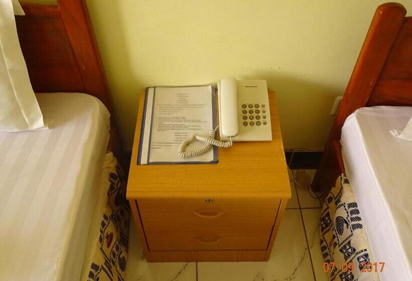 اتاق اکونومی, Panama Inn