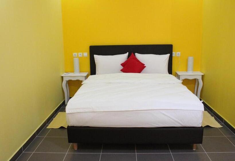 غرفة قياسية ثلاثية, Auberge Tinit