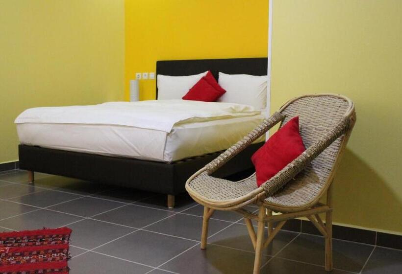 غرفة قياسية ثلاثية, Auberge Tinit