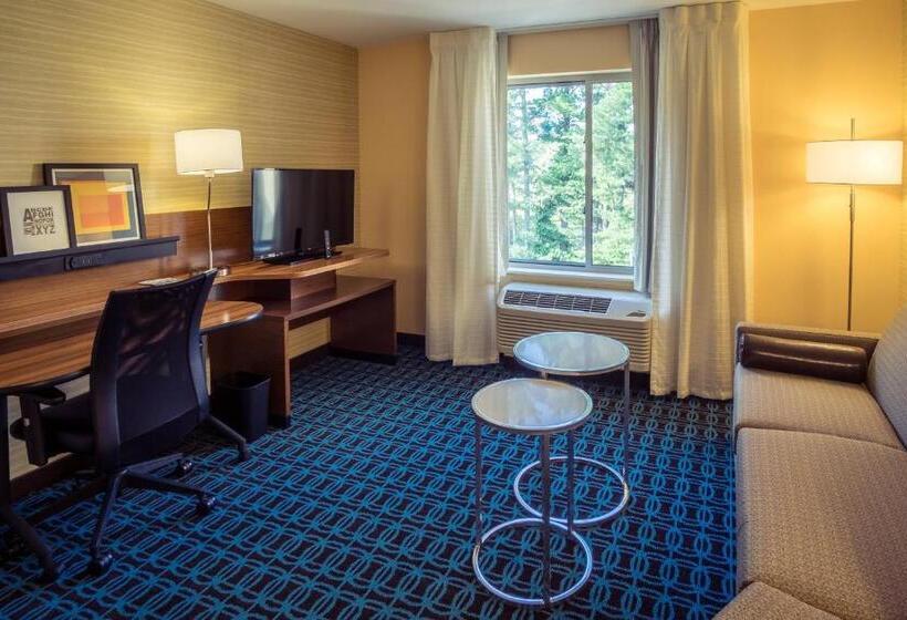 מיטת קינג בסוויטה, Fairfield Inn & Suites By Marriott Wisconsin Dells