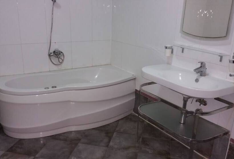 Апартаменты 3 Спальни, Dream Court Apartment