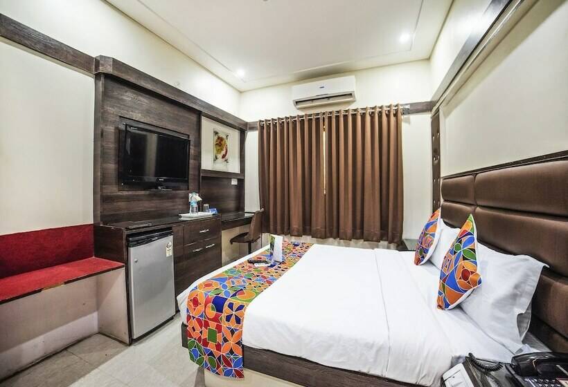 Номер Deluxe, Fabhotel Santoor Geeta Bhawan Square