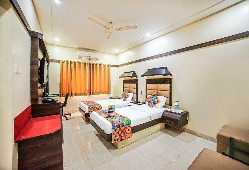 Номер Deluxe, Fabhotel Santoor Geeta Bhawan Square
