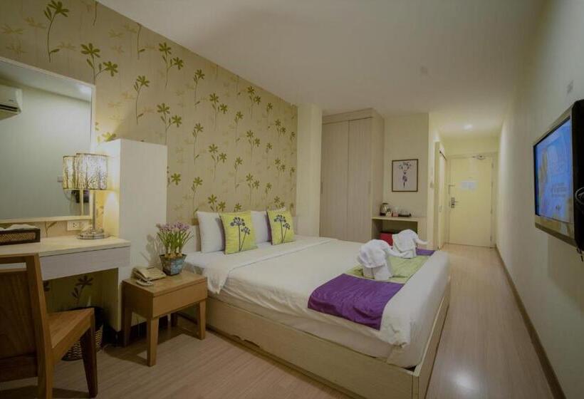 اتاق لوکس با بالکن, Villa Chacha Khaosan Rambuttri