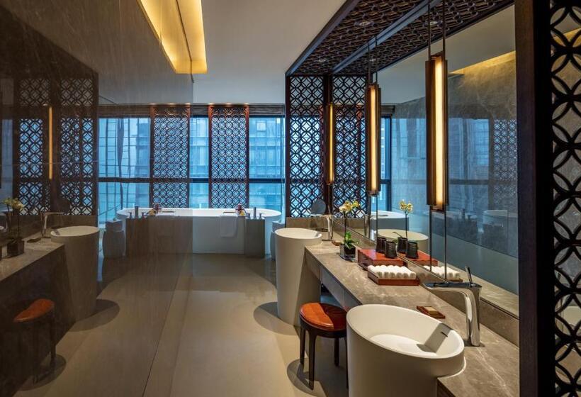 اتاق لوکس با تخت بزرگ, Regent Chongqing   Complimentary 1st Round Mini Bar Daily