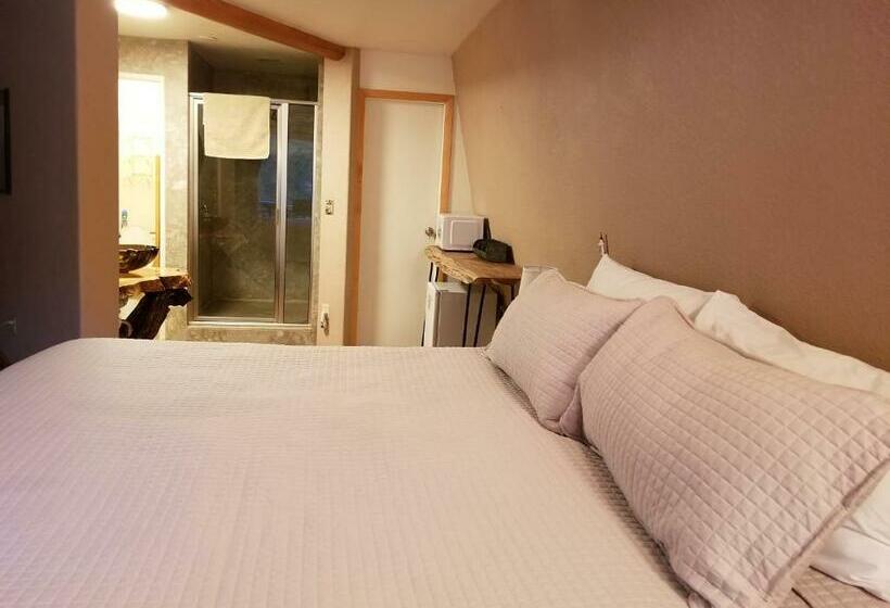 스위트 킹사이즈 침대, Kokopelli Inn