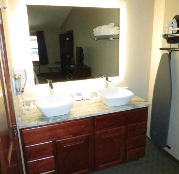 패밀리 스위트, Edgewater Hotel And Suites