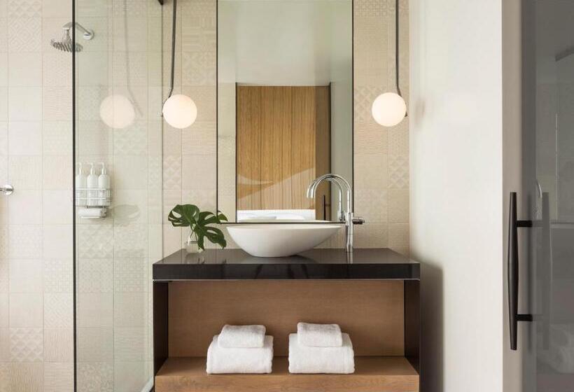 适合残疾人士使用的带超级大床的标准间, Kimpton La Peer Hotel West Hollywood, An Ihg