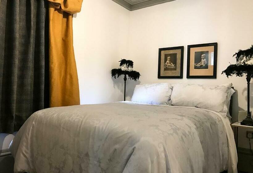 Deluxe Room, The Music Fable