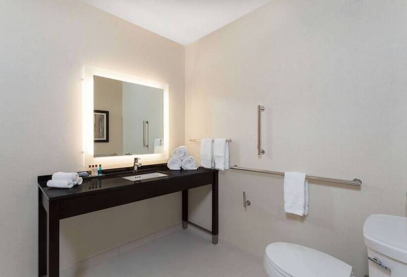 Номер Deluxe, Wingate By Wyndham Altoona Downtown/medical Center