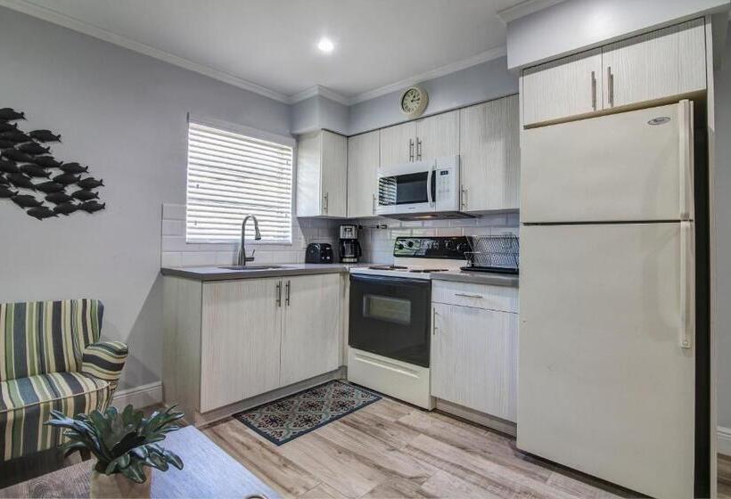 スタンダードスタジオ, Maydee Suites In Florida