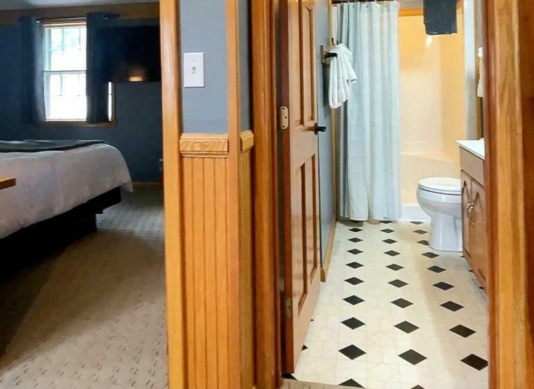 Family Suite, New England Inn & Lodge