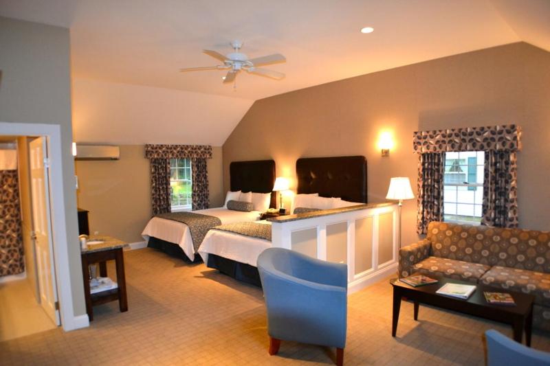 Люкс, New England Inn & Lodge