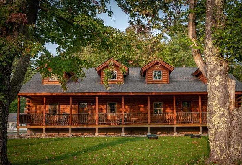 Дом 3 Спальни, New England Inn & Lodge