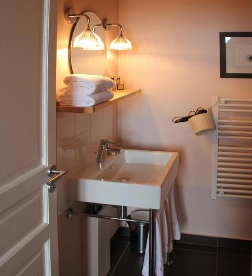 Номер Комфорт, Hôtel Courtille De Solutré