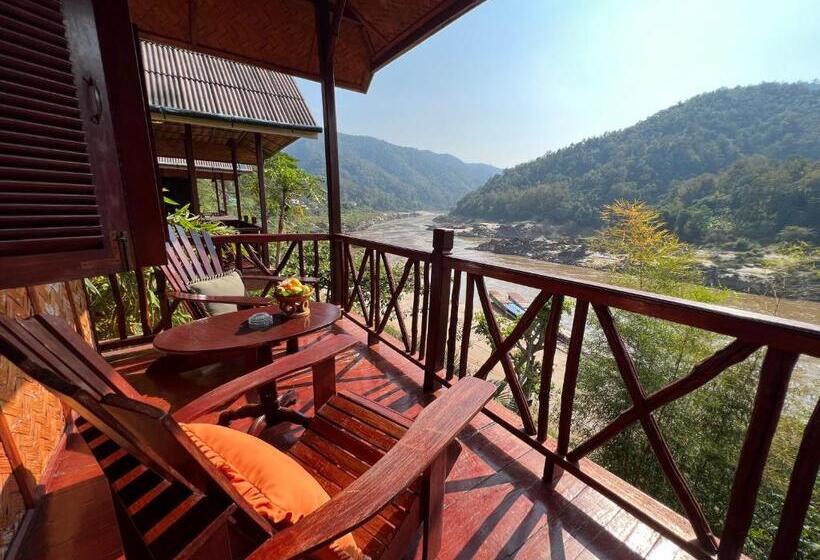 Трехместный Номер Стандарт с Видом, Mekong Riverside Lodge