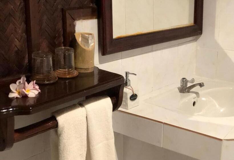 اتاق استاندارد سه تخته با چشمانداز, Mekong Riverside Lodge