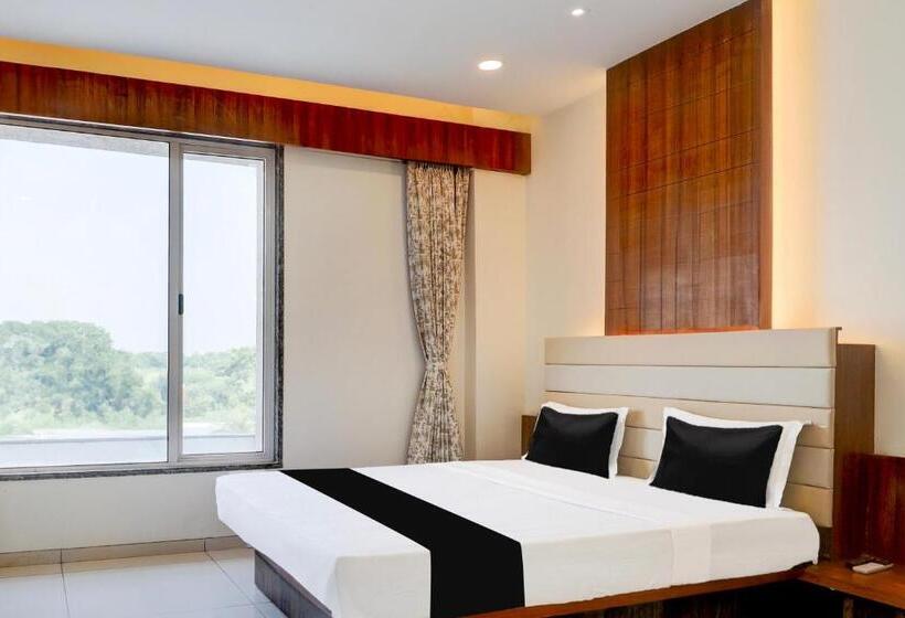 Трехместный Номер Классика, Oyo Hotel Shreeji