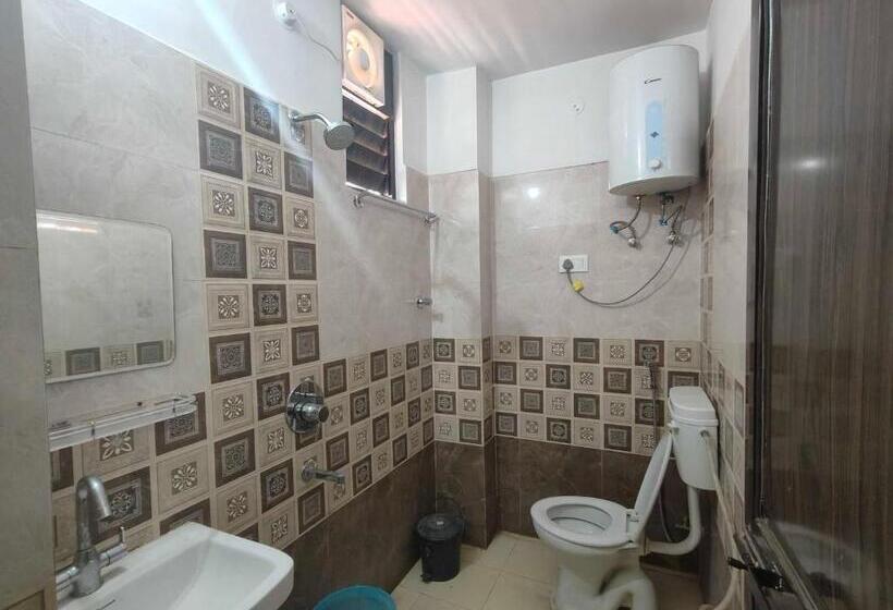 三人经典房间, Super Collection O Rukanpura Patliputra Station Formerly Radhika Inn