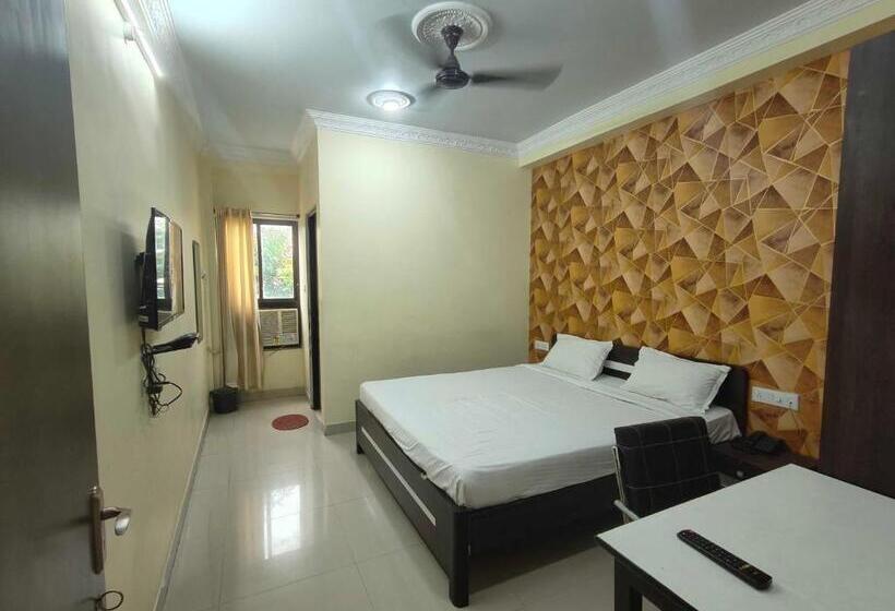 三人经典房间, Super Collection O Rukanpura Patliputra Station Formerly Radhika Inn