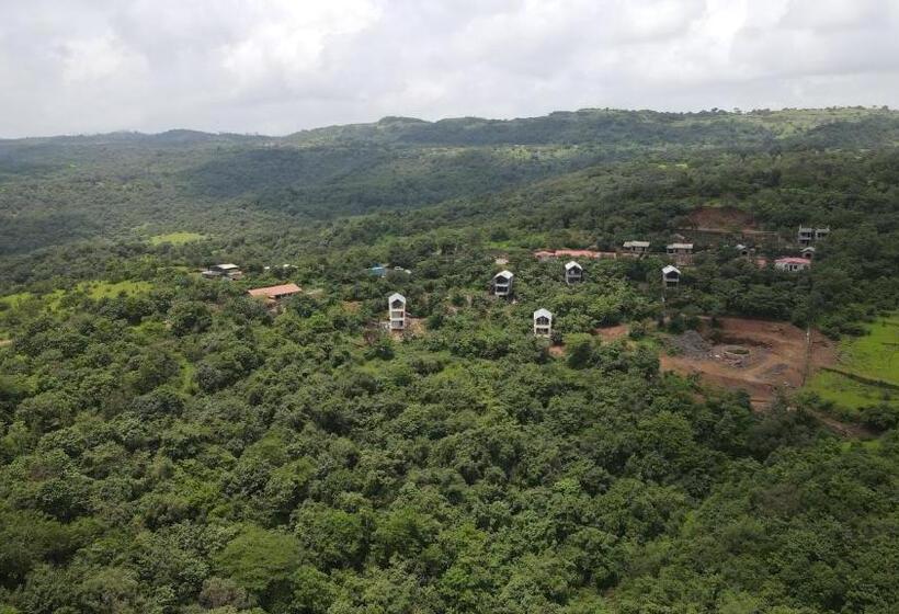 Люкс с Балконом, Eshi Resorts And Restaurant   Bhimashankars Jungle Luxury Resort