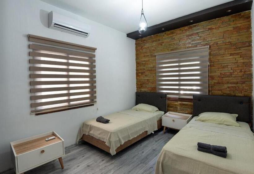 Четырехместный Номер Стандарт, Nicosia Suites