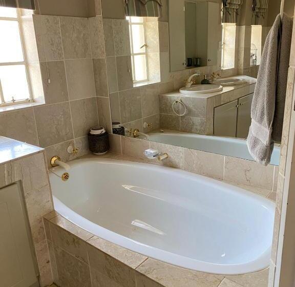 Номер Superior Кровать Кинг, The Manor House Dullstroom