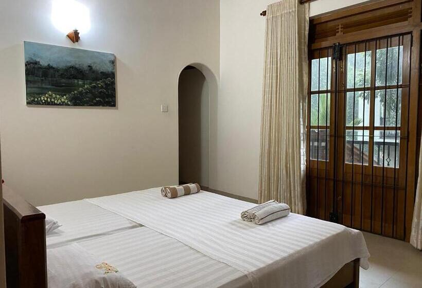 Номер Стандарт с Балконом, Green Country Lodge