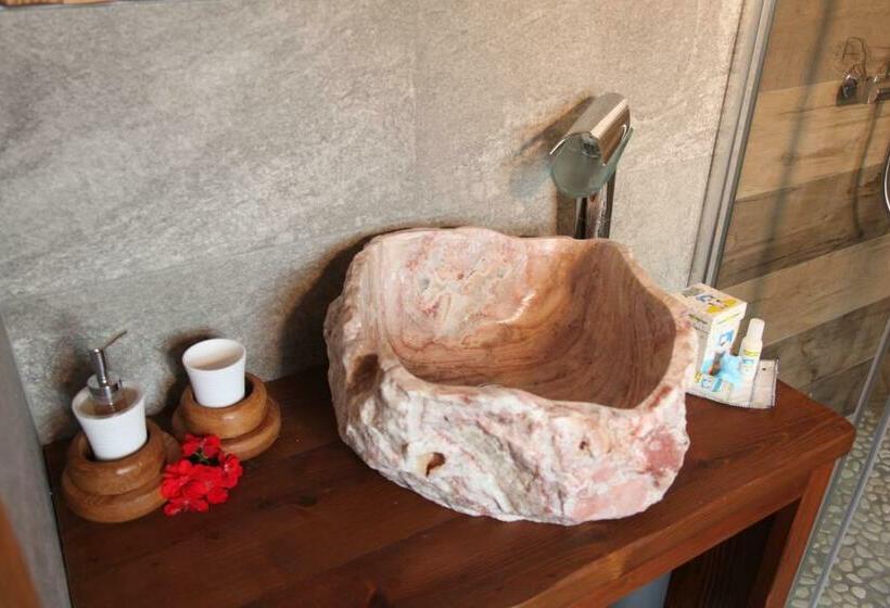 اتاق لوکس خانوادگی, Mi Casa Tu Casa