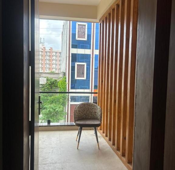 Quarto Estandar com Sacada, O Radha Vrinda