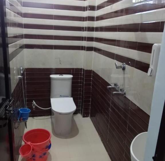 Номер Deluxe, Goroomgo Hotel Raghubir Nikunj Homestay Ayodhya