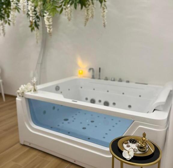 سوئیت با تخت بزرگ, Home Paradies