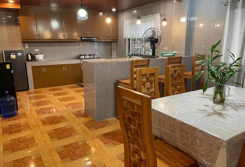 اتاق خانوادگی, Ardenia S Transient House