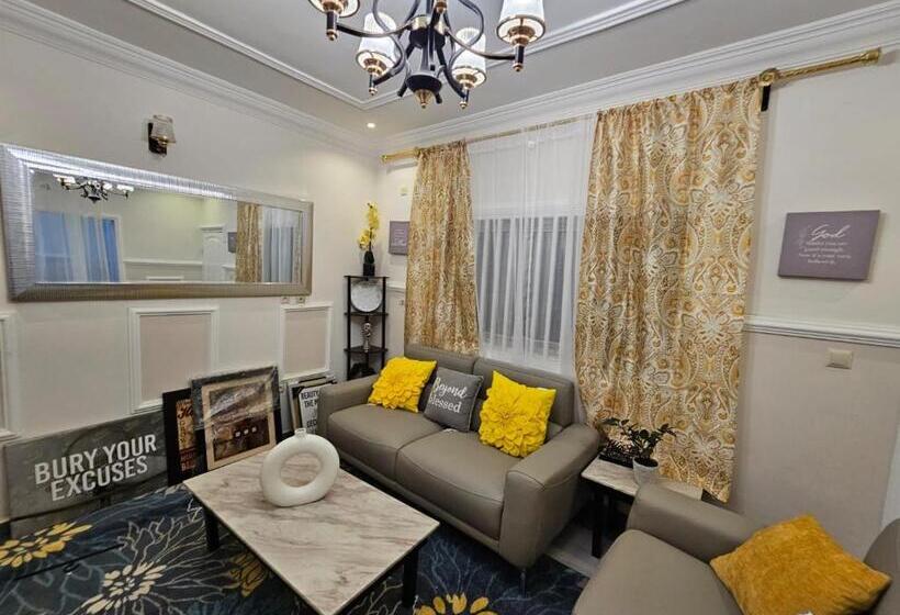 اتاق اکونومی, Beulah Land Guest Home