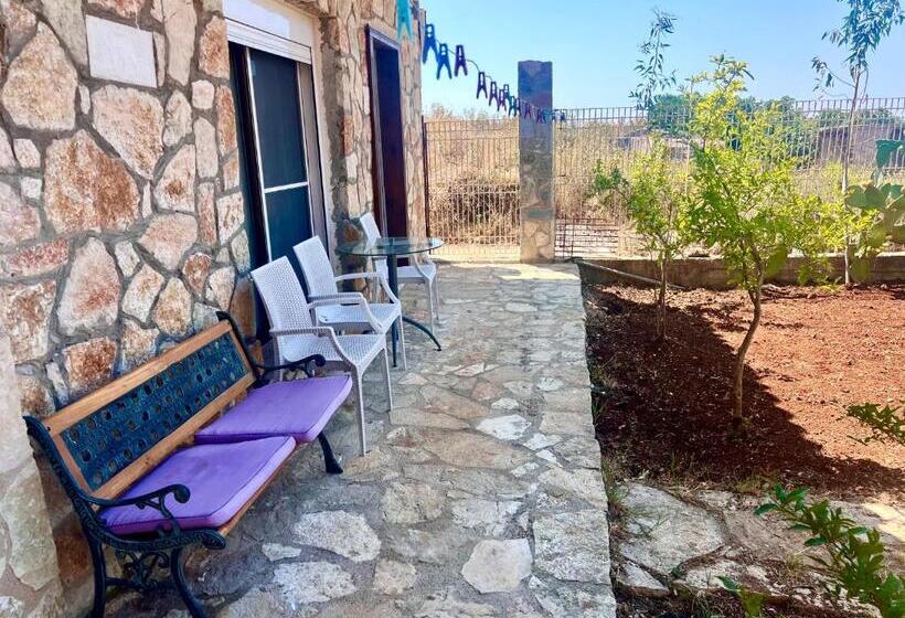חדר סטנדרט לשלושה עם מרפסת, Jardin Miraculeux