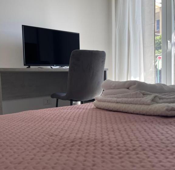 اتاق لوکس با تخت بزرگ, Leos Rooms